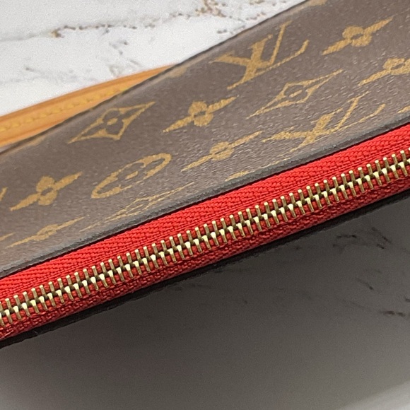 Louis Vuitton Neverfull Pouch - Picture 14 of 15